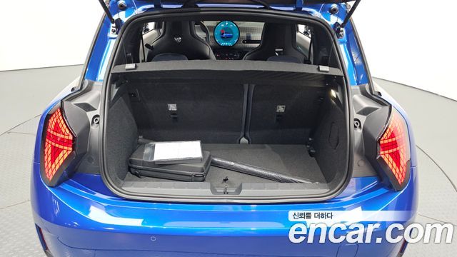 MINI Cooper Electric (IV) SE Favoured 2024 — фото 20