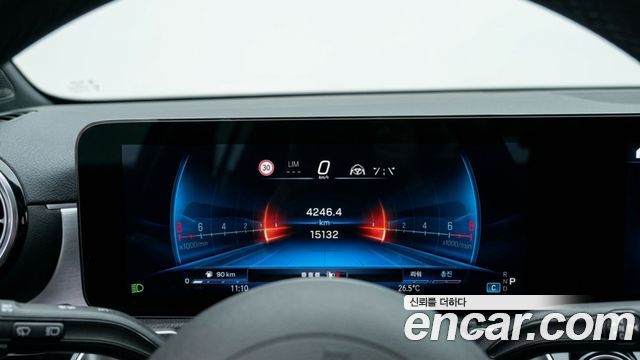 Mercedes-Benz GLB-Class (X247) AMG GLB35 4MATIC 2025 — фото 8