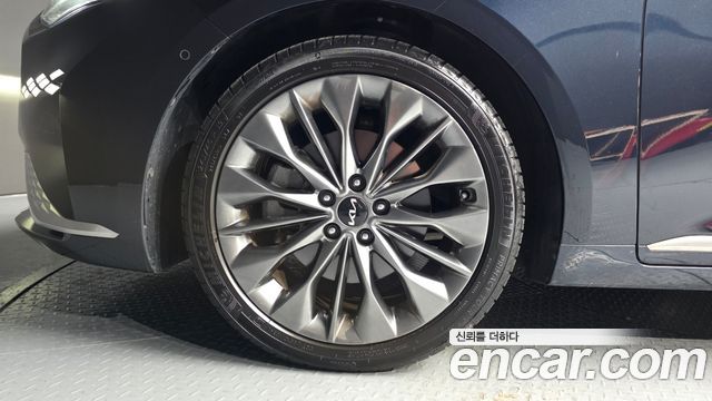 Kia K8 2.5 Gasoline 2WD Signature Special 2023 — фото 5