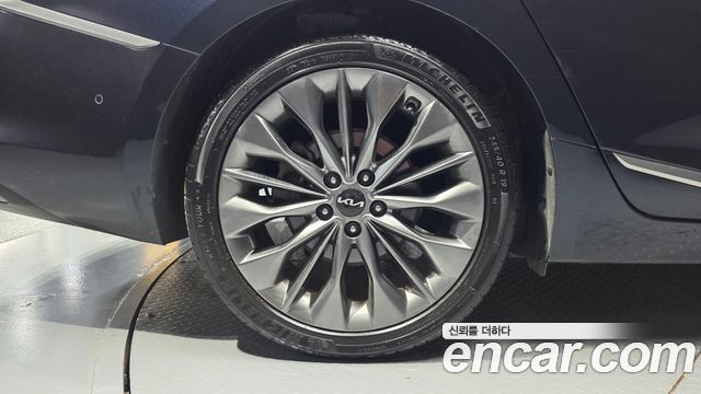 Kia K8 2.5 Gasoline 2WD Signature Special 2023 — фото 21