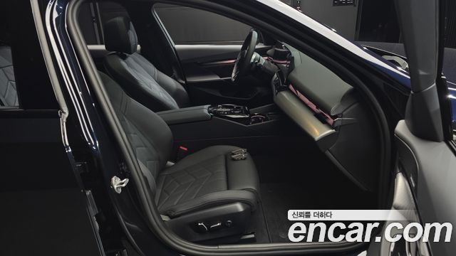BMW 5 Series (G60) 523d M Sport 2025 — фото 26