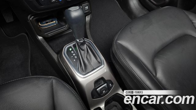 Jeep Renegade 2.4 Limited 2021 — фото 9