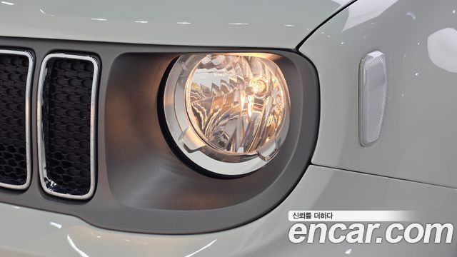 Jeep Renegade 2.4 Limited 2021 — фото 28
