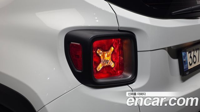 Jeep Renegade 2.4 Limited 2021 — фото 29