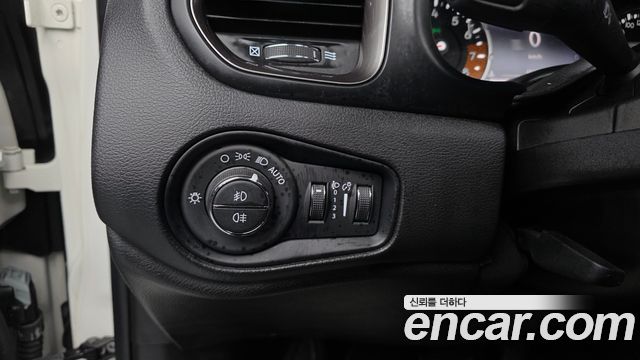 Jeep Renegade 2.4 Limited 2021 — фото 36