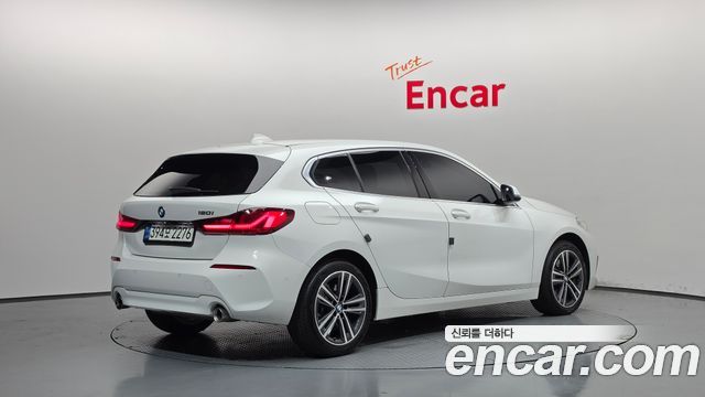 BMW 1 Series (F40) 120i Advantage 2022 — фото 2