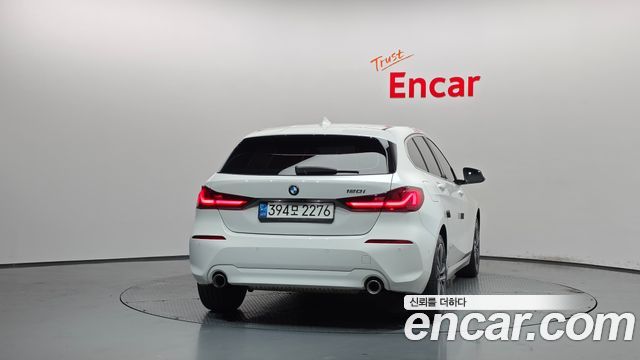 BMW 1 Series (F40) 120i Advantage 2022 — фото 4