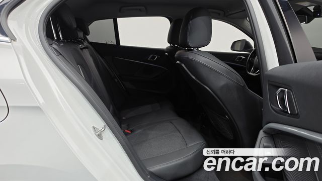 BMW 1 Series (F40) 120i Advantage 2022 — фото 11