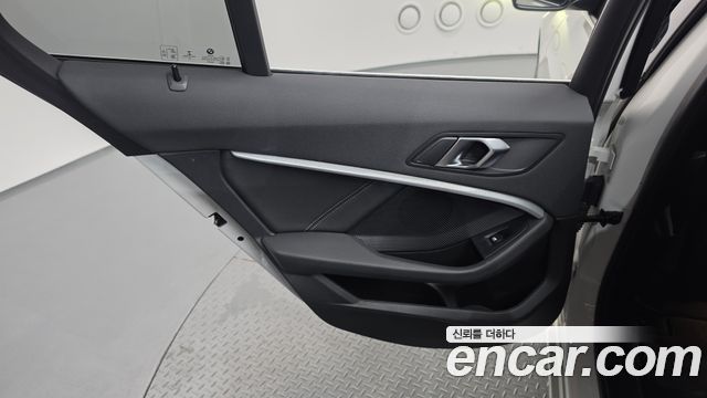 BMW 1 Series (F40) 120i Advantage 2022 — фото 25
