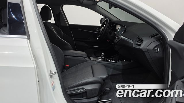 BMW 1 Series (F40) 120i Advantage 2022 — фото 26