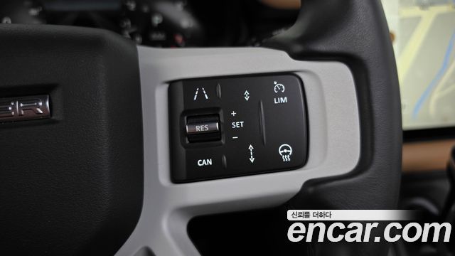 Land Rover Defender (L663) 110 P300 X-Dynamic SE 2025 — фото 17
