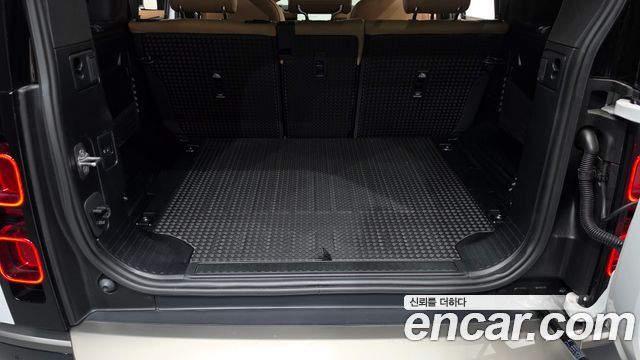 Land Rover Defender (L663) 110 P300 X-Dynamic SE 2025 — фото 19
