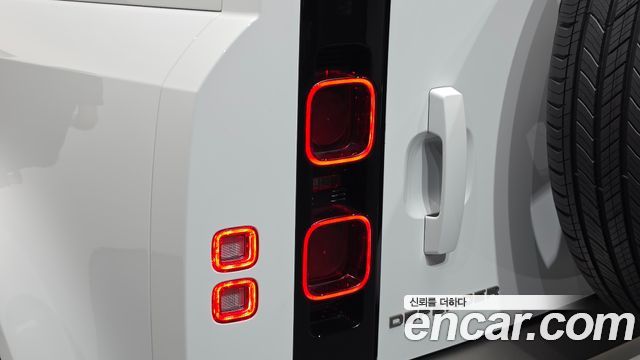 Land Rover Defender (L663) 110 P300 X-Dynamic SE 2025 — фото 23