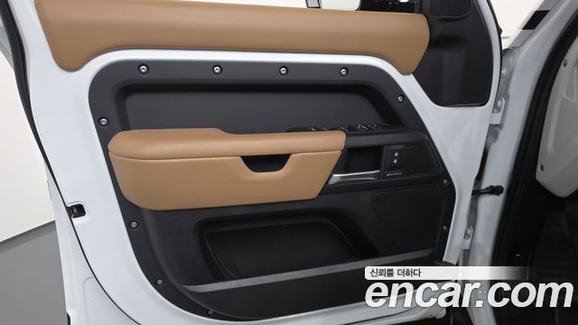 Land Rover Defender (L663) 110 P300 X-Dynamic SE 2025 — фото 24