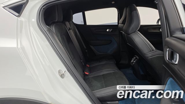 Volvo C40 Recharge Twin Ultimate 2023 — фото 12
