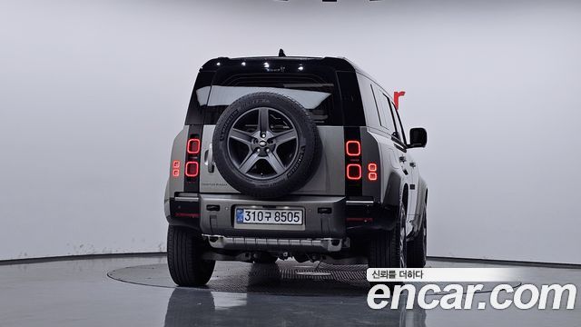 Land Rover Defender (L663) 110 P300 X-Dynamic SE 2025 — фото 4