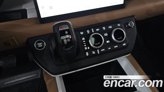 Land Rover Defender (L663) 110 P300 X-Dynamic SE 2025 — фото 9