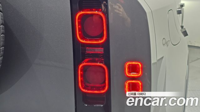 Land Rover Defender (L663) 110 P300 X-Dynamic SE 2025 — фото 23