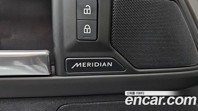Land Rover Defender (L663) 110 P300 X-Dynamic SE 2025 — фото 35