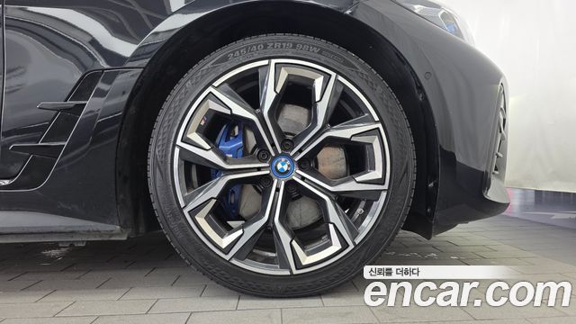 BMW i4 eDrive40 M Sports Pro 2023 — фото 21
