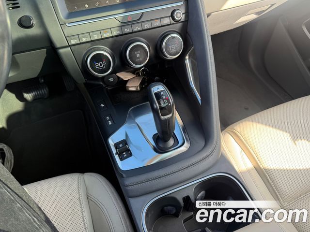 Jaguar E-PACE D180 SE 2019 — фото 18