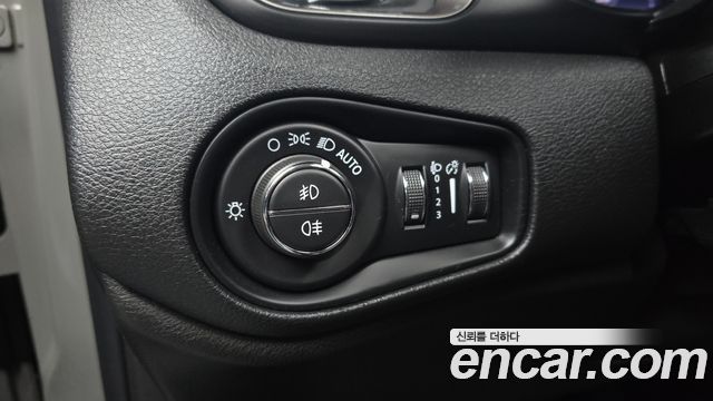 Jeep Renegade 2.4 Limited 2020 — фото 18