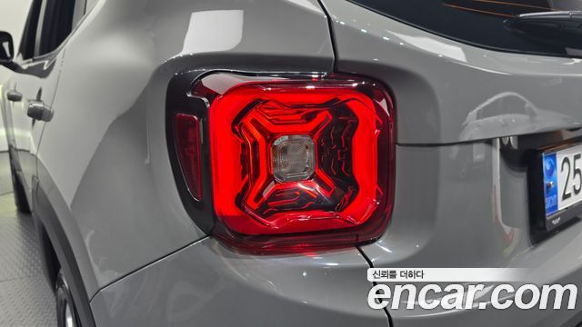 Jeep Renegade 2.4 Limited 2020 — фото 29