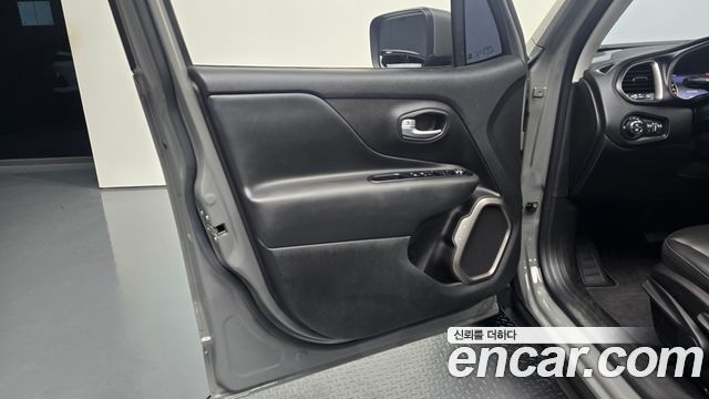 Jeep Renegade 2.4 Limited 2020 — фото 30