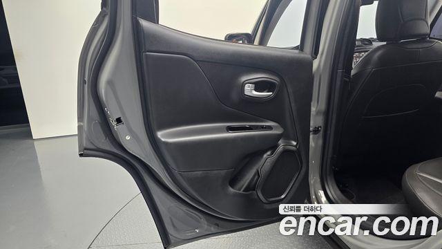 Jeep Renegade 2.4 Limited 2020 — фото 31