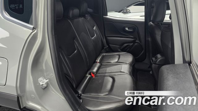 Jeep Renegade 2.4 Limited 2020 — фото 32