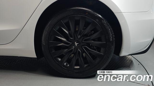 Tesla Model 3 RWD 2025 — фото 21
