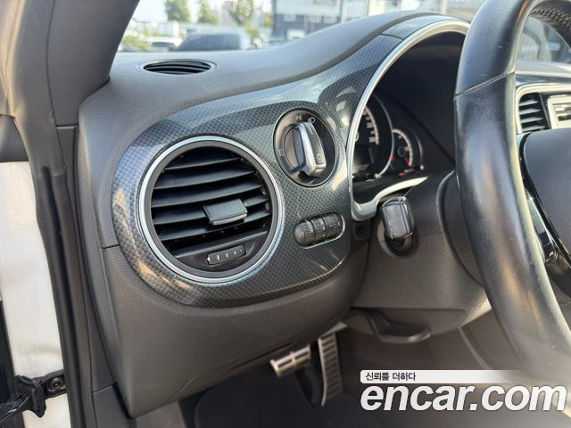 Volkswagen Beetle 2.0 TDI 3rd 2013 — фото 16