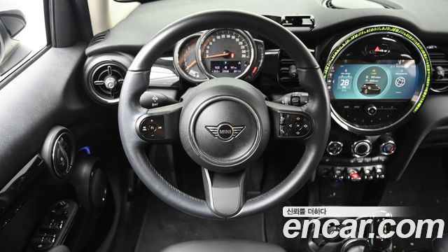 MINI Cooper 5Door Classic Third Generation 2023 — фото 17
