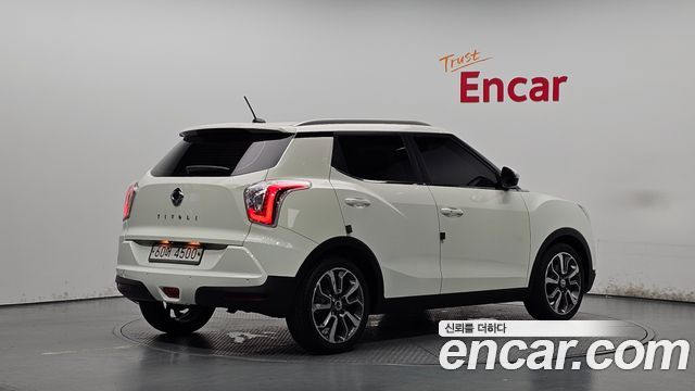 KG Mobility (SsangYong) Tivoli LX 2WD HI-DLX 2015 — фото 2