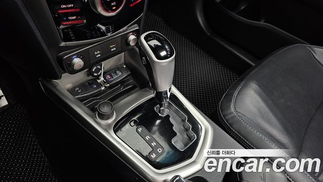 KG Mobility (SsangYong) Tivoli LX 2WD HI-DLX 2015 — фото 9