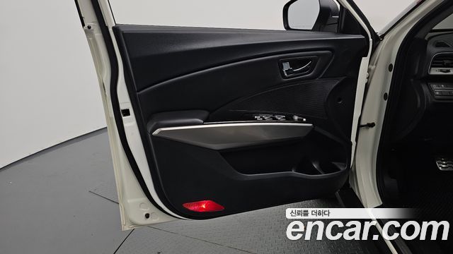 KG Mobility (SsangYong) Tivoli LX 2WD HI-DLX 2015 — фото 24