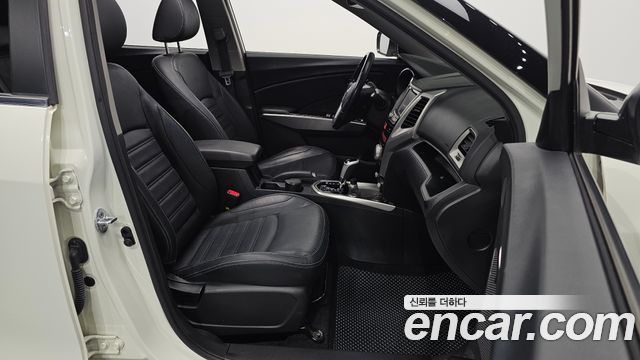 KG Mobility (SsangYong) Tivoli LX 2WD HI-DLX 2015 — фото 26