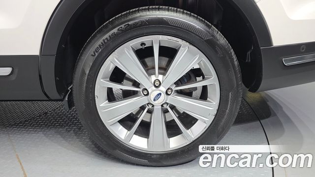 Ford Explorer 2.3 Limited 4WD 5th 2018 — фото 5