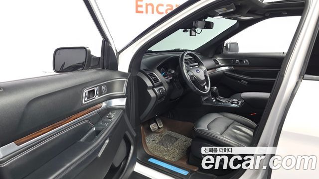 Ford Explorer 2.3 Limited 4WD 5th 2018 — фото 10