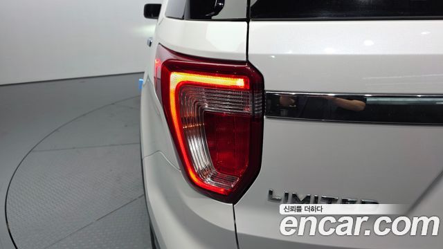 Ford Explorer 2.3 Limited 4WD 5th 2018 — фото 23