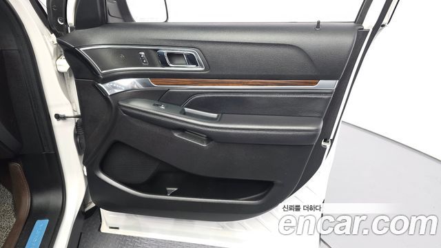 Ford Explorer 2.3 Limited 4WD 5th 2018 — фото 24