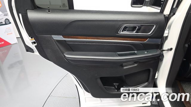 Ford Explorer 2.3 Limited 4WD 5th 2018 — фото 25