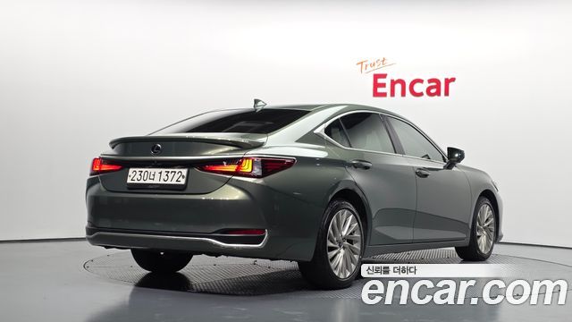 Lexus ES300h (VII) Executive 2024 — фото 2