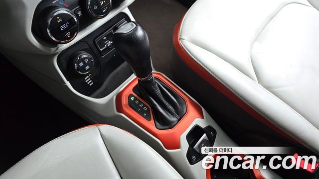 Jeep Renegade 2.0 Diesel Limited AWD 2016 — фото 9