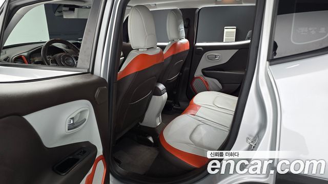 Jeep Renegade 2.0 Diesel Limited AWD 2016 — фото 15