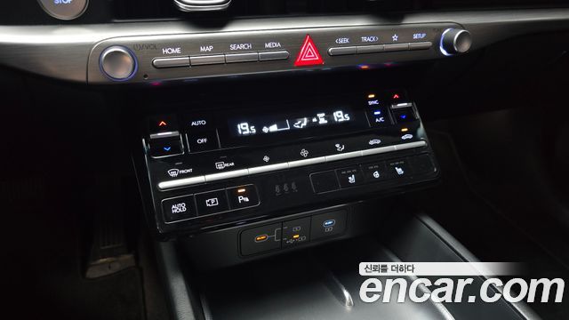 Hyundai Grandeur (GN7) 3.5 LPG 2WD Premium 2023 — фото 18