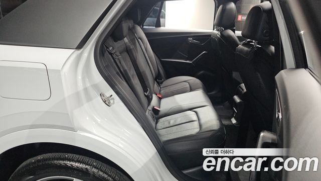 Audi Q2 35 TDI Premium 2020 — фото 11
