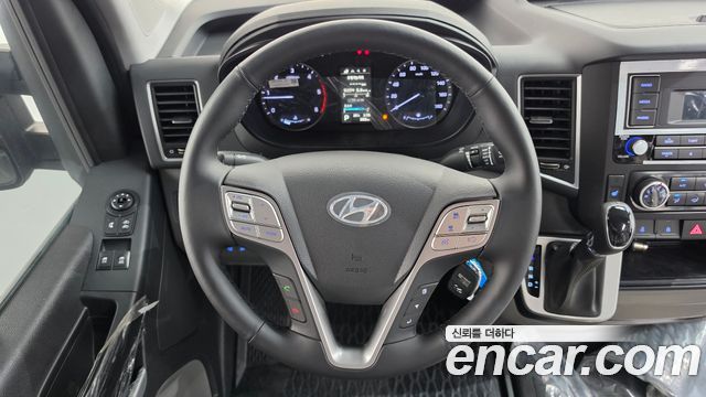 Hyundai Solati 16-seater Deluxe 2024 — фото 13