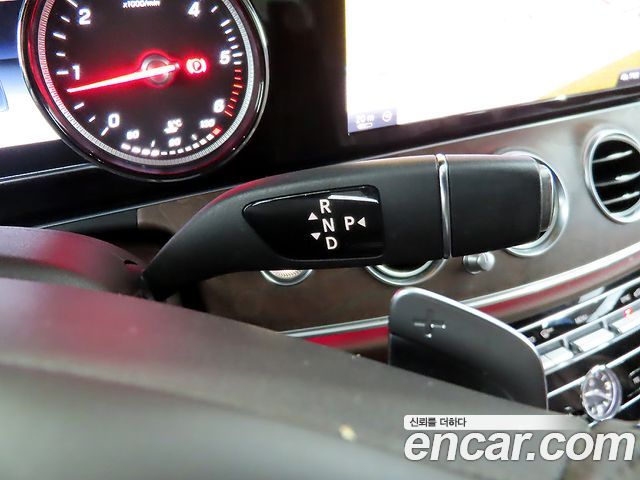 Mercedes-Benz E-Class (W213) E220d Exclusive 2017 — фото 17