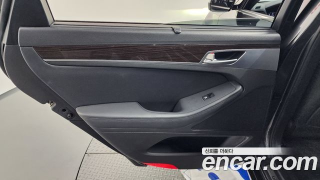 Genesis G80 2.2D AWD Premium Luxury 2018 — фото 31